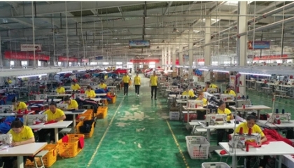 家門口辦起服裝廠 柯坪群眾就業(yè)有保障